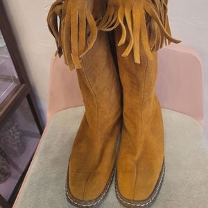 Rare, vintage 1970s suede tassel boots